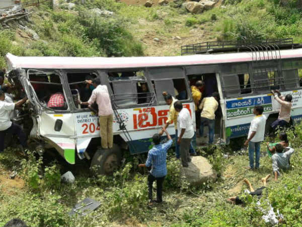 telangana bus accident in kondagattu jagtial narendra modi rahul gandhi express condolences