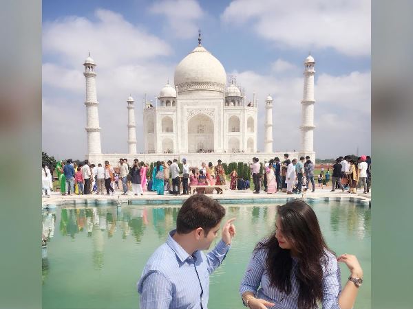 मैचिंग कपड़ों में नजर आए दोनों