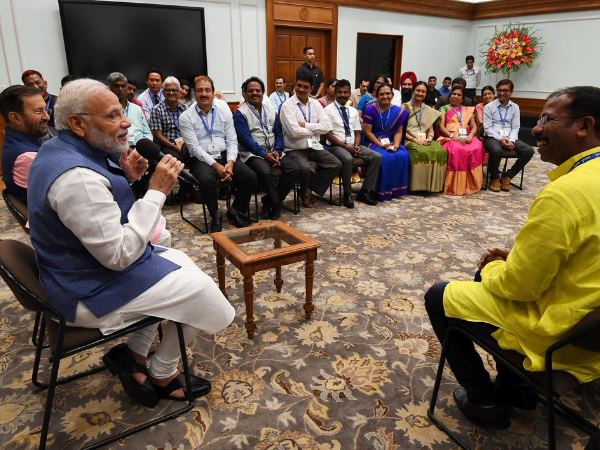 पीएम ने की राष्ट्रीय पुरस्कार विजेता शिक्षकों से मुलाकात पीएम ने की राष्ट्रीय पुरस्कार विजेता शिक्षकों से मुलाकात