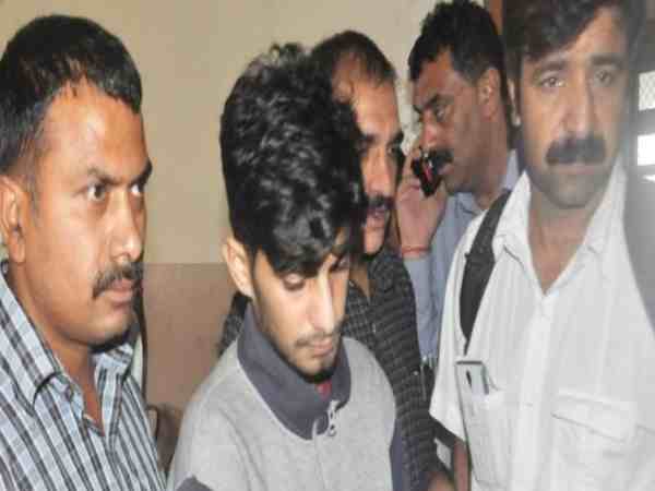 आरोपियों के परिजनों ने लगाई दया की गुहार