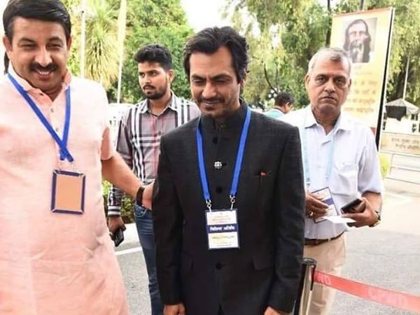 अपनी फिल्म की स्क्रीनिंग छोड़कर आए अपनी फिल्म की स्क्रीनिंग छोड़कर आए