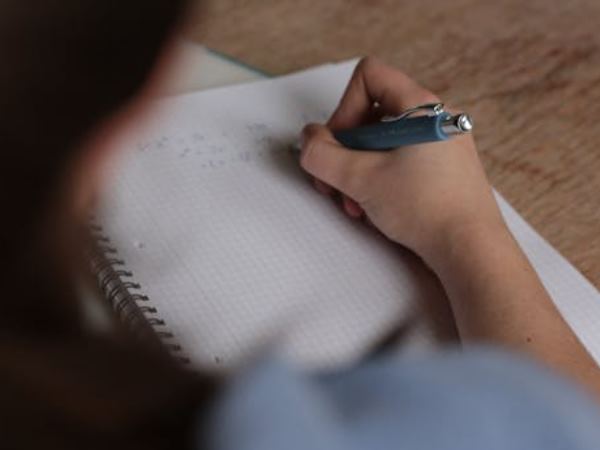 यूपी: होमगॉर्ड के बेटे ने पास की परीक्षा बना आईईएस, परिवार में खुशी का माहौल