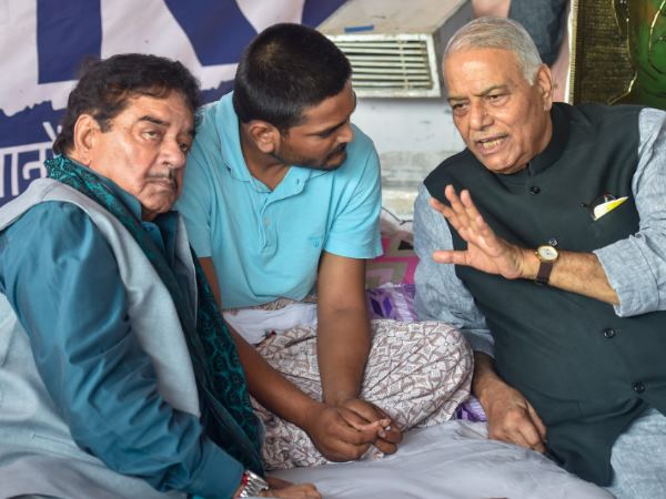 सवाल - 'किसने दी पानी की पेशकश?'