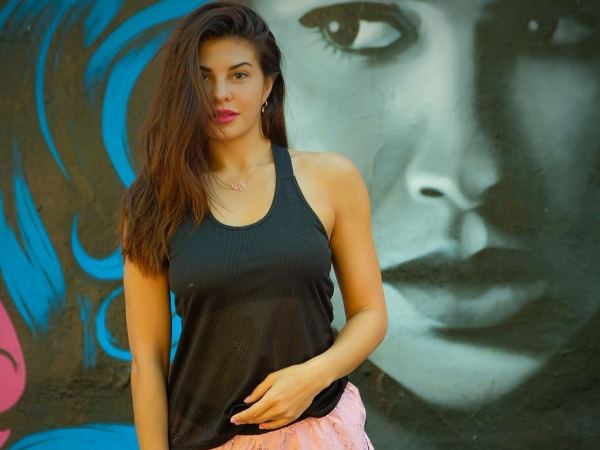 जैकलीन ने मस्ती भरे अंदाज में किया वर्कआउट