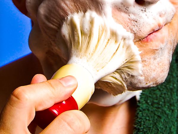 शेविंग करने का वीडियो बनाकर किया शेयर