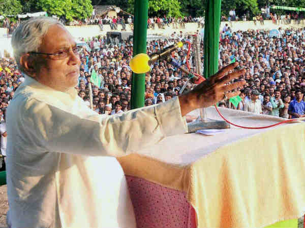 नीतीश को मिला था सवर्णों का साथ नीतीश को मिला था सवर्णों का साथ