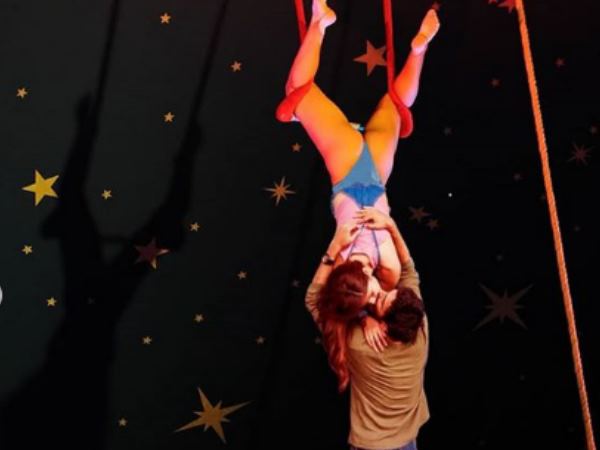 यूजर्स ने चोरी का बताया पोस्टर्स, बनाए मीम्स