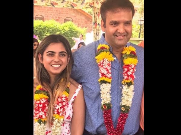 मंगेतर निक जोनस संग पहुंची प्रियंका मंगेतर निक जोनस संग पहुंची प्रियंका