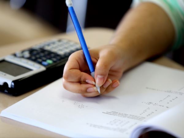 यूपी: नौकरी की चाह रखने वालों के लिए सुनहरा मौका, इन 10 हजार पदों पर होने वाली हैं भर्तियां