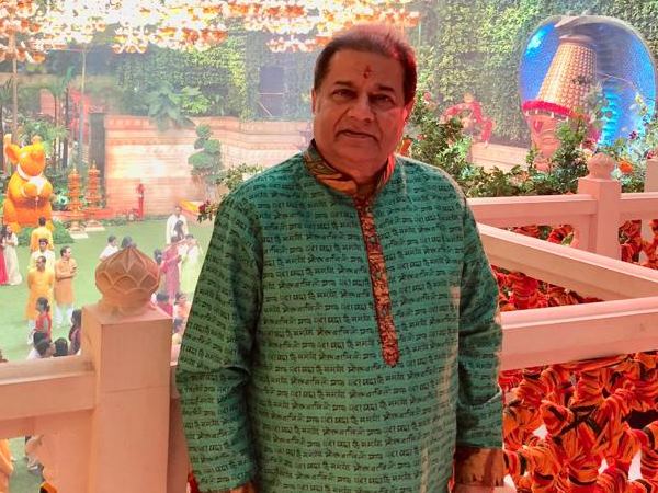 जब जबरन गले लग गए थे जलोटा जब जबरन गले लग गए थे जलोटा