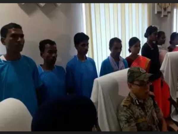 woamn naxalite surrenders including 8 others in bastar woamn naxalite surrenders including 8 others in bastar