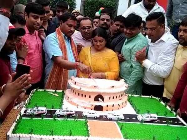 21 सितंबर को था सांसद का जन्मदिन