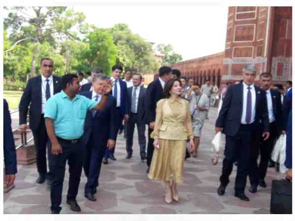 uzbekistan president visited taj mahal with his wife in agra 