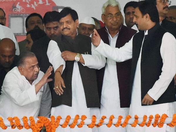 शिवपाल को प्रदेश अध्यक्ष बनाने पर राजी अखिलेश शिवपाल को प्रदेश अध्यक्ष बनाने पर राजी अखिलेश