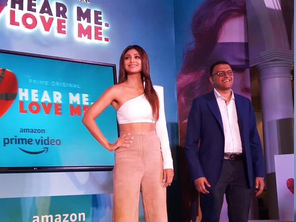 हेयर मी लव मी में ब्लाइंड डेटिंग हेयर मी लव मी में ब्लाइंड डेटिंग