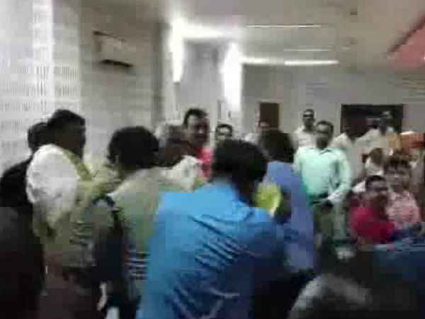 bjp mla surendra singh beaten dios in ballia