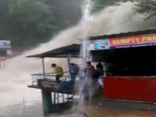 भयानक VIDEO: कैंपटी फॉल में अचानक बढ़ा पानी, फंसे 180 पर्यटकों को पुलिस ने किया रेस्‍क्‍यू