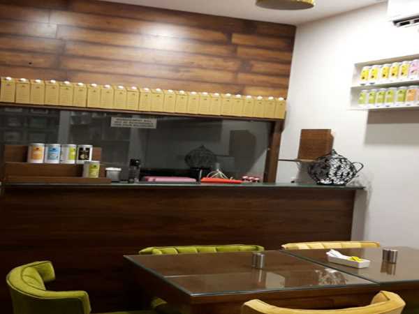 The shop where people drink two hundred kinds of tea