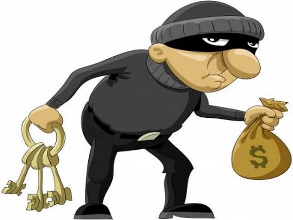 यूपी: बेखौफ चोरों ने एक रात में लूटी तीन दुकानें, देखें लाइव सीसीटीव वीडियो यूपी: बेखौफ चोरों ने एक रात में लूटी तीन दुकानें, देखें लाइव सीसीटीव वीडियो