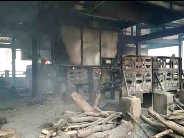 funeral of people started on the rooftops in Varanasi, many are in waiting list funeral of people started on the rooftops in Varanasi, many are in waiting list