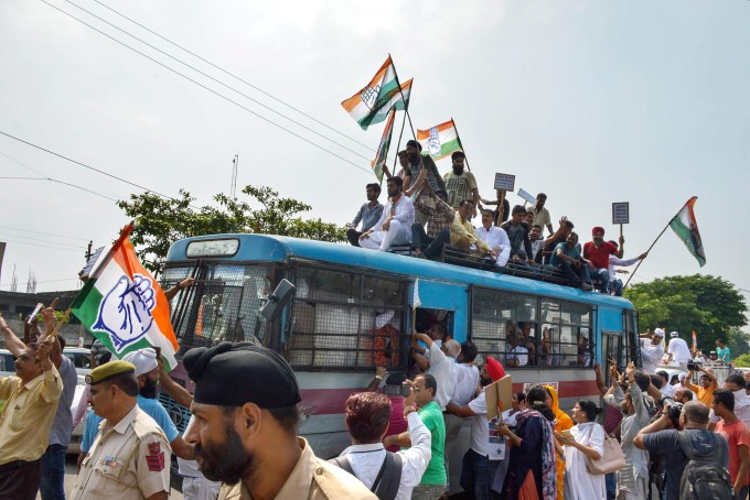 कहीं तोड़फोड़ तो कहीं आगजनी, जहानाबाद में बच्ची की मौत, देखें भारत बंद की 68 तस्वीरें 