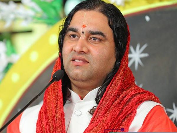 भारत के अलावा विदेशों में भी करते हैं प्रवचन