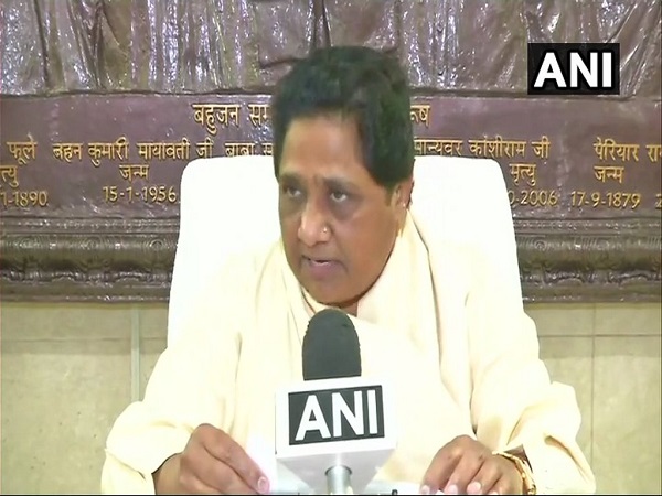 तेल की कीमतों पर जारी है घमासान