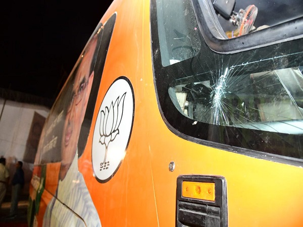 जांच के आदेश, पथराव करने वालों के बारे में पता नहीं जांच के आदेश, पथराव करने वालों के बारे में पता नहीं