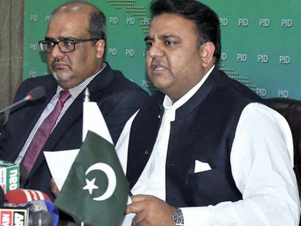 सेना और सरकार एक-दूसरे के करीबी सेना और सरकार एक-दूसरे के करीबी