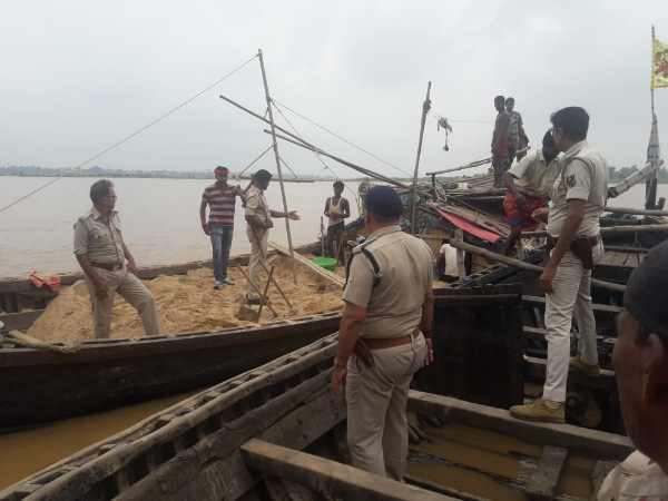 firing between police and sand mafia in patna