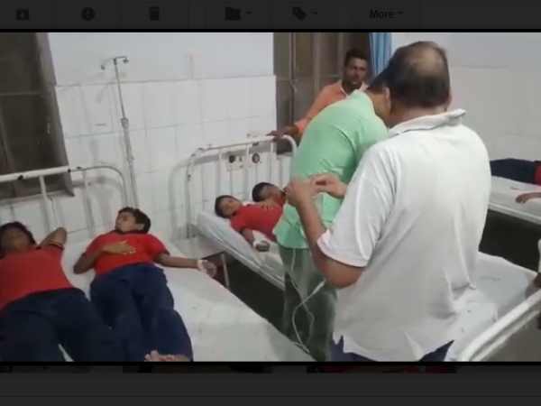 school children affected with food poisoning admitted in hospital