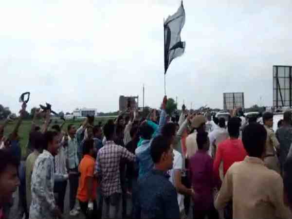 राहुल गांधी के खिलाफ जमकर हुई नारेबाजी राहुल गांधी के खिलाफ जमकर हुई नारेबाजी