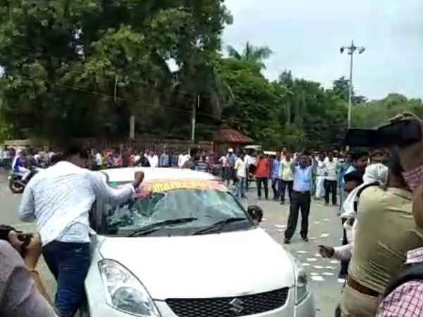 Clash broke out between 2 groups student union election campaign in Gorakhpur University