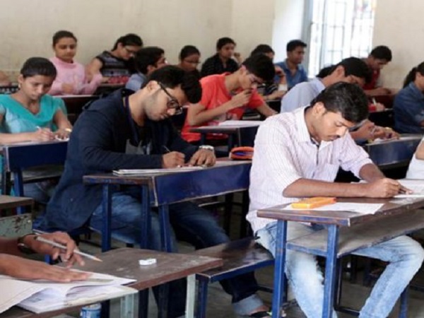 विज्ञान के पेपर में भी बड़ी गड़बड़ी