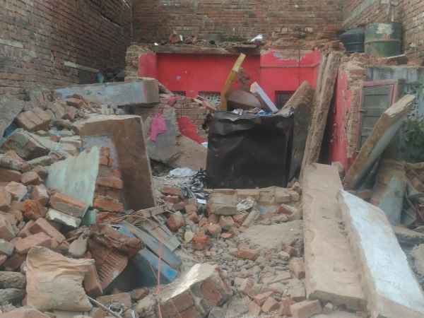 Four people dead in wall collapse due to refrigerator compressor blast in Gwalior Four people dead in wall collapse due to refrigerator compressor blast in Gwalior