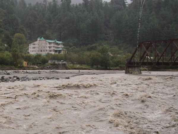 अब तक हुई तीन की मौत अब तक हुई तीन की मौत