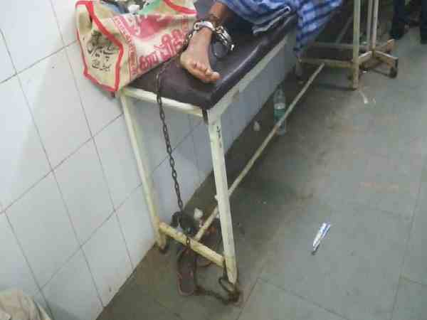 prisoner stucked with the chain during his treatment
