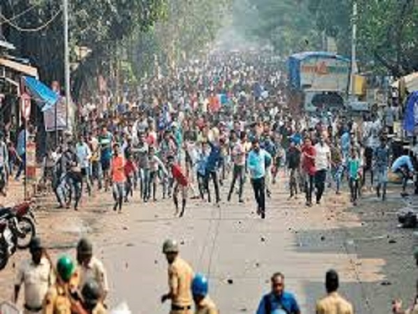 याचिकाकर्ताओं की SIT से जांच कराने की मांग