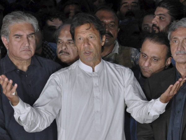 उंगा के बीच ही इमरान का नया पैंतरा 