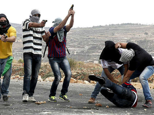 भीड़ में ही हो जाते हैं शामिल भीड़ में ही हो जाते हैं शामिल