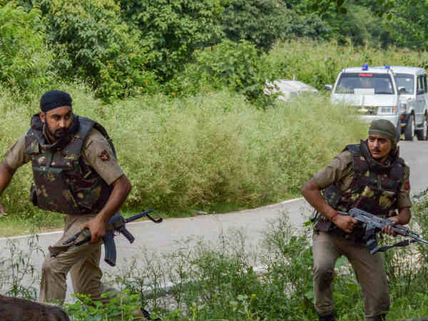 आतंकियों के पास नकली आधार कार्ड 