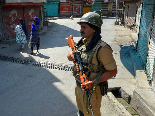 स्‍थानीय पुलिसकर्मियों का ध्‍यान 