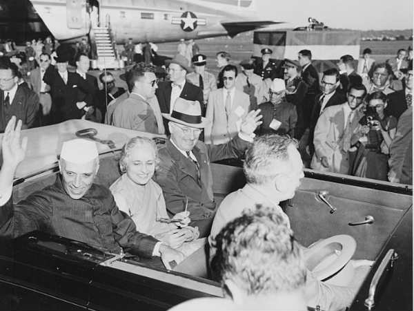 फिर बदला माहौल 