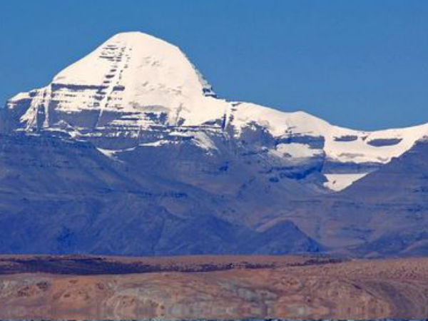 ऊं का प्रतिबिंब दिखाई देता है ऊं का प्रतिबिंब दिखाई देता है