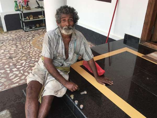 94 रुपए लेकर पहुंचे मोहनन