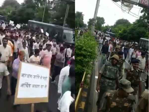 people protesting in gwalior for SC ST act