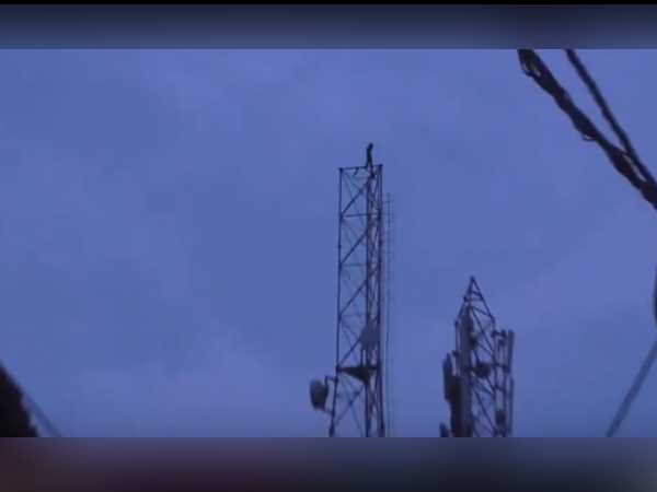 man climbs tower in mainpuri man climbs tower in mainpuri