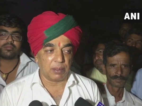 राजस्थान में बीजेपी को बड़ा झटका, पूर्व केंद्रीय मंत्री जसवंत सिंह के बेटे मानवेंद्र ने छोड़ी पार्टी, कांग्रेस में हो सकते हैं शामिल राजस्थान में बीजेपी को बड़ा झटका, पूर्व केंद्रीय मंत्री जसवंत सिंह के बेटे मानवेंद्र ने छोड़ी पार्टी, कांग्रेस में हो सकते हैं शामिल