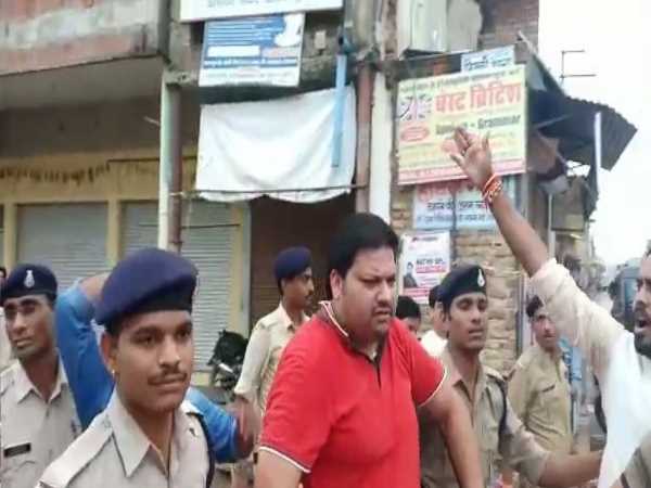 agitators in bhind throw stones on police vechile BJP mla son arrested