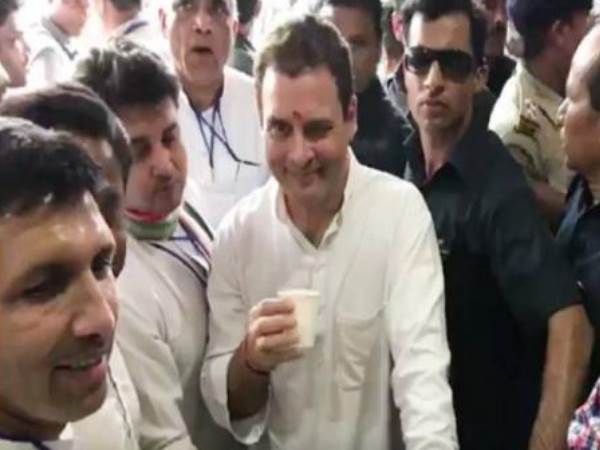 संसद में आंख मारने के बाद भी हुए थे खूब चर्चे 